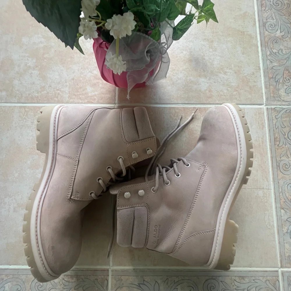 Aldo boots size 9 pink few signs of wear, see the photos for more reference. - Picture 6 of 10